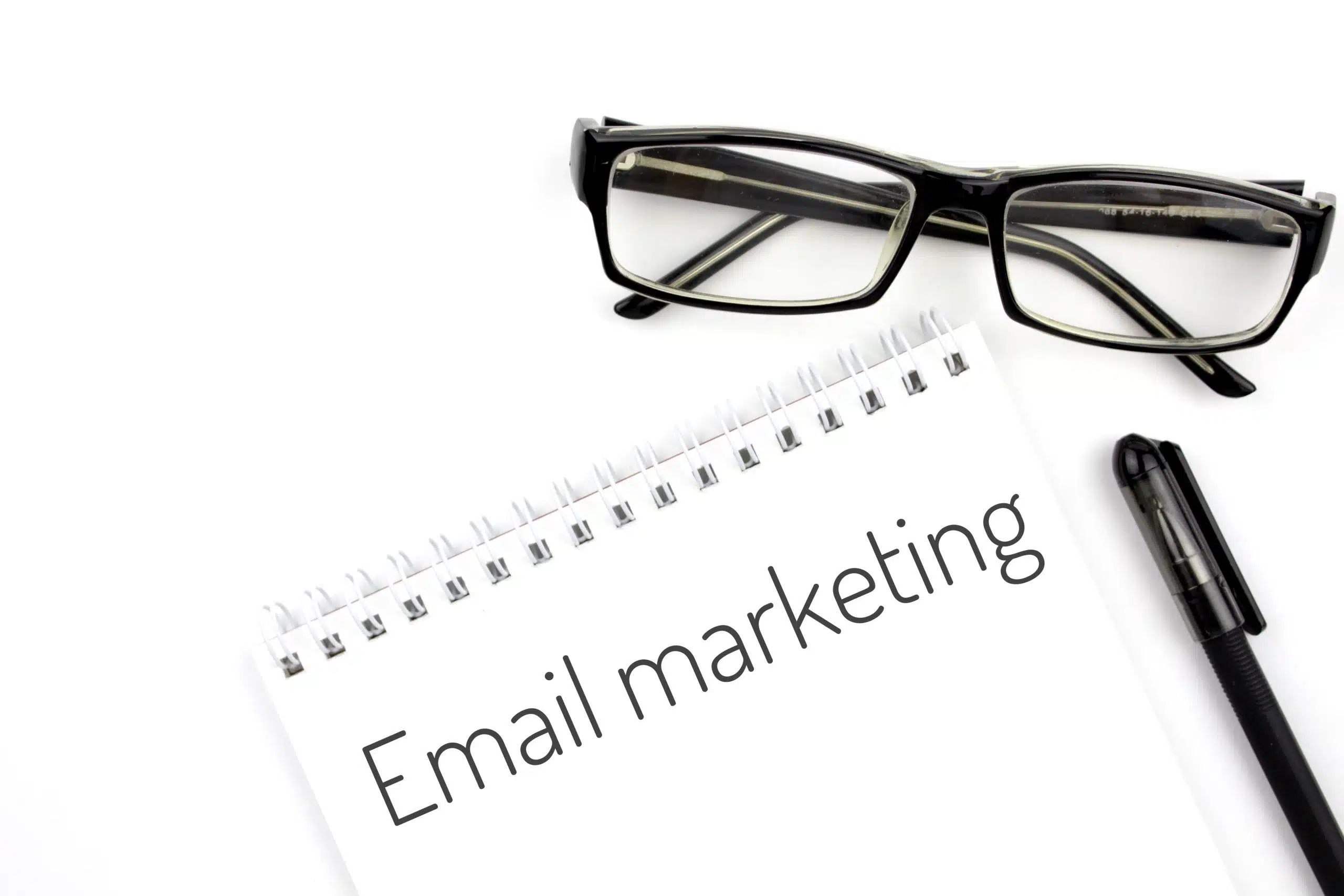 Melhores ferramentas de email marketing para empresa digital 1 - Socialhub - Para todos os Negócios reading glasses and notebook with word email marke 2022 11 11 21 25 16 utc scaled - Socialhub - Para todos os Negócios